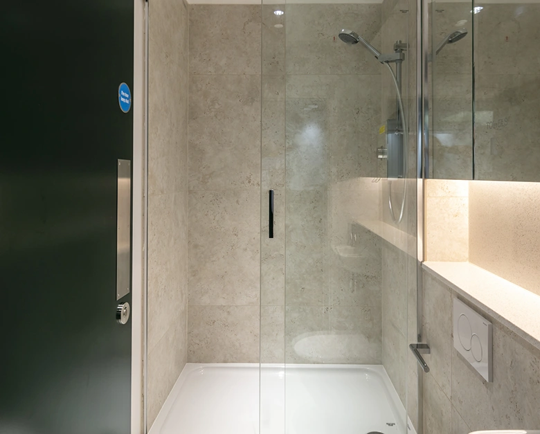 Shower and WC